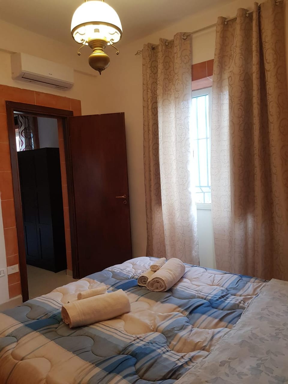 Bed, Bedroom, air conditioner