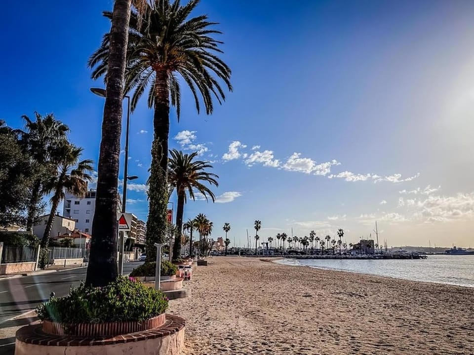 Nearby landmark, Beach