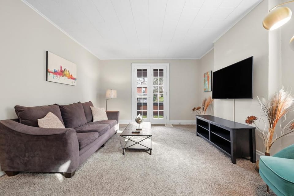 Spacious & Clean 3BR 2 Balconies Parking House in Pittsburgh