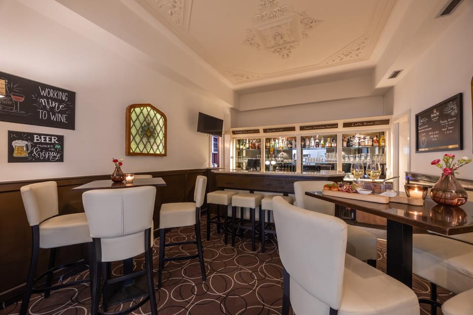 Lounge or bar