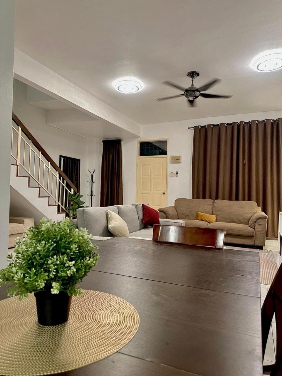 Living room, Seating area, Dining area, fireplace