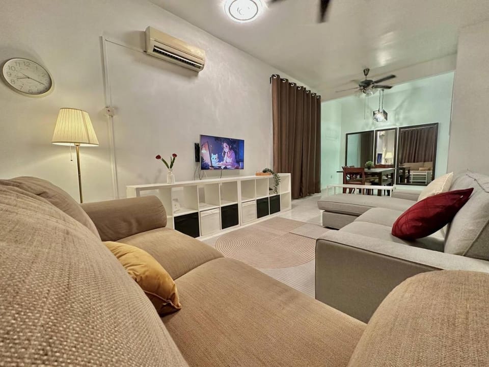 Communal lounge/ TV room, TV and multimedia, Living room, Seating area, fireplace, air conditioner