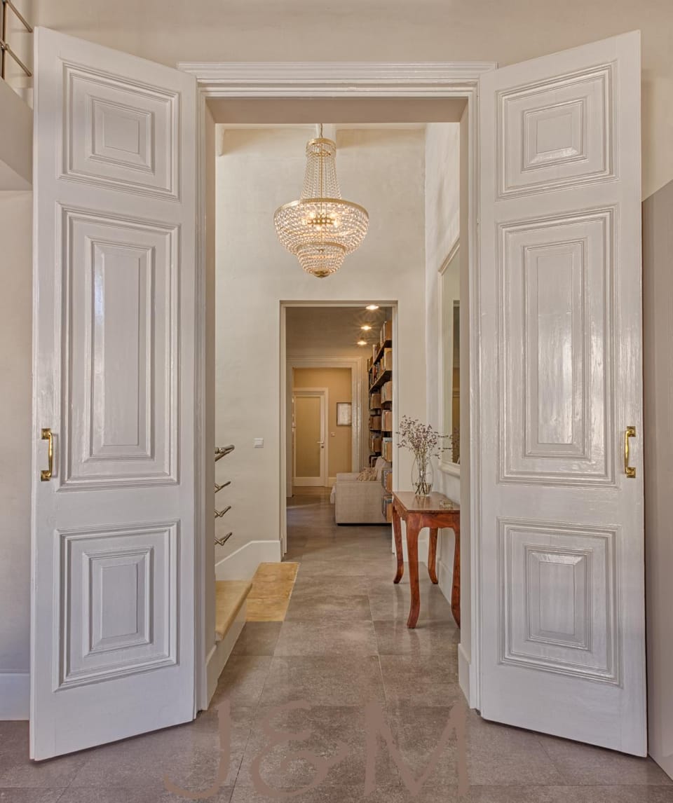Palatial Flat inside Bright Duplex Penthouse Apartment in Valletta