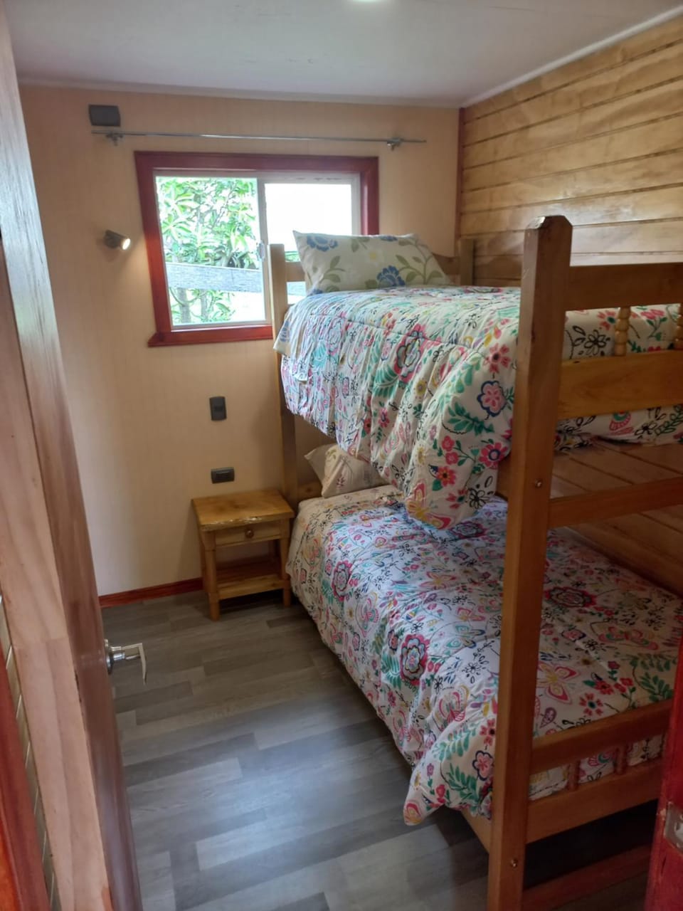 Bedroom, bunk bed