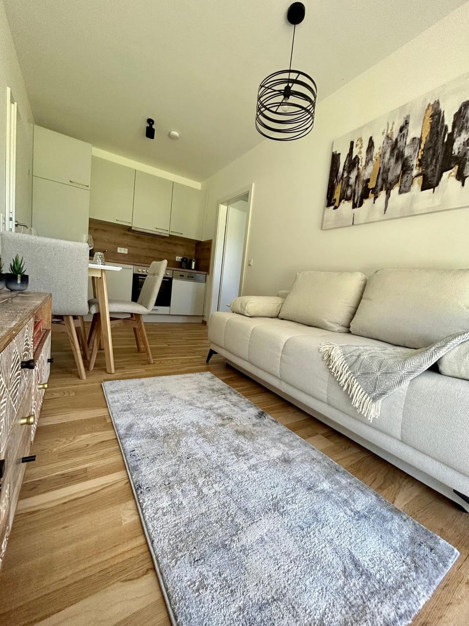 Bed, TV and multimedia, Kitchen or kitchenette, Living room, Photo of the whole room, Seating area, Dining area, Bedroom