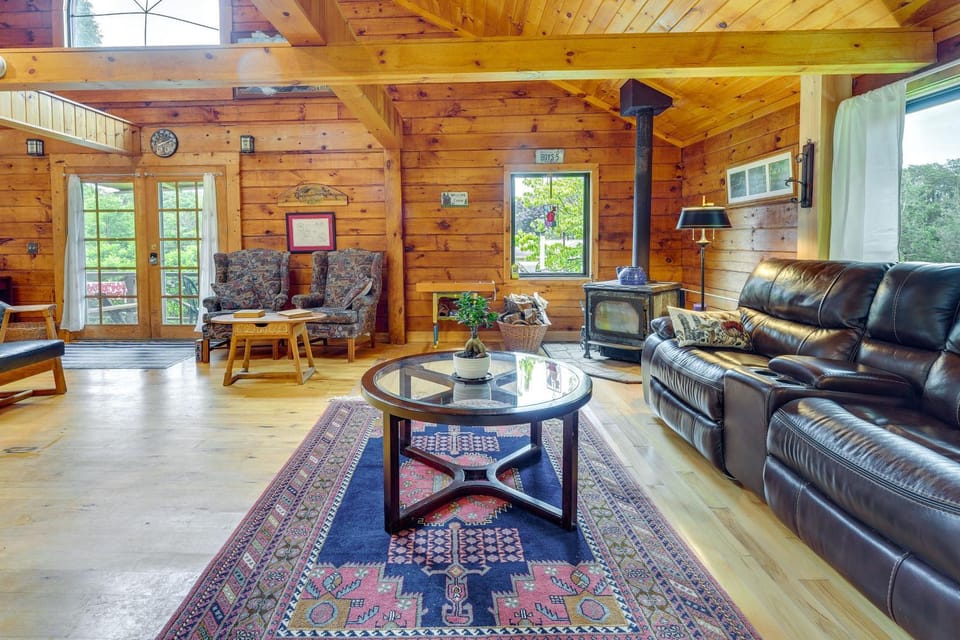 Pet-Friendly Jamestown Cabin w/ Fire Pit and Deck! Cabin in Allegheny River