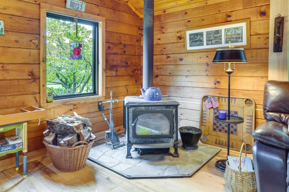 Pet-Friendly Jamestown Cabin w/ Fire Pit and Deck! Cabin in Allegheny River