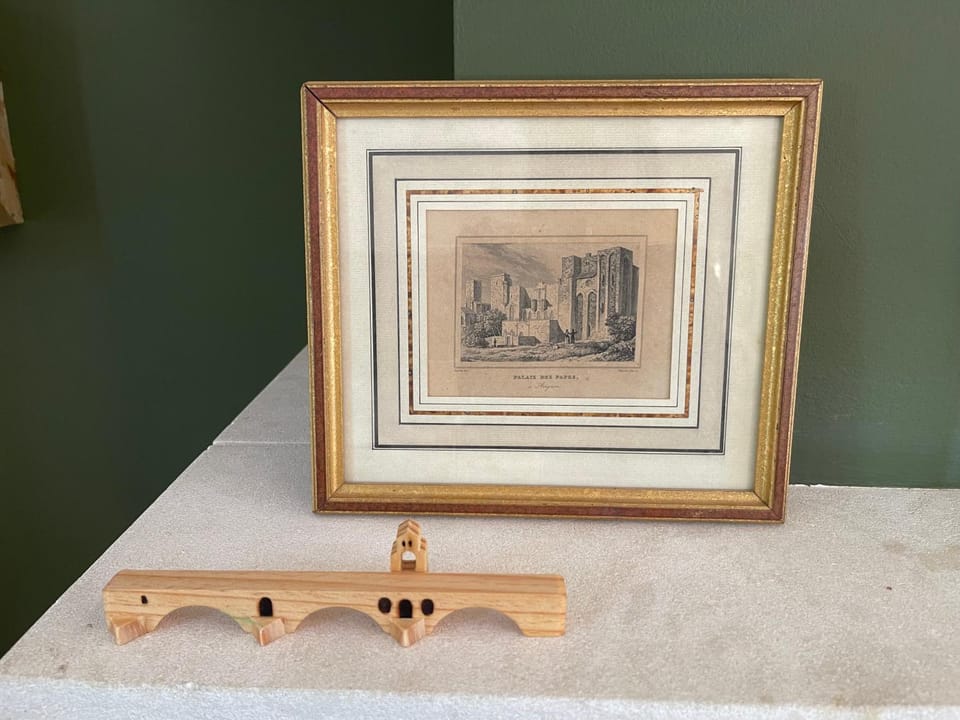 Nearby landmark, Decorative detail