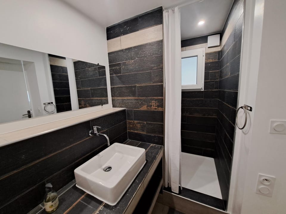 Studio cocoon neuf et indépendant sur copropriété Apartment in Provence-Alpes-Côte d'Azur