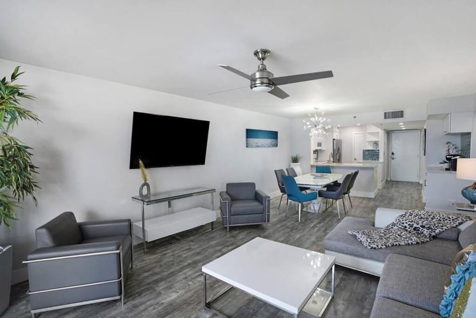 TV and multimedia, Balcony/Terrace, Living room, Dining area, Sea view, fireplace, kitchen