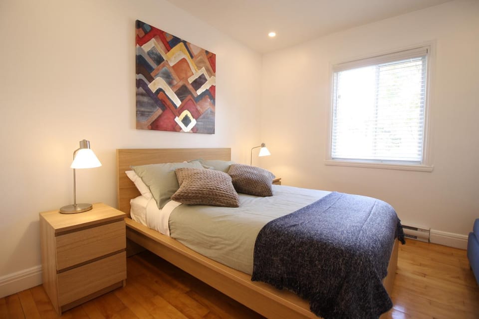 Luxueux - Deco moderne, Rosemont Apartment in Laval