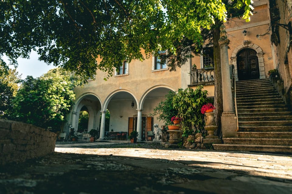Property building, Facade/entrance, Inner courtyard view