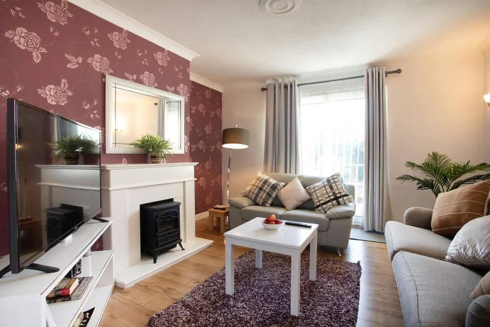 Rawmarsh House, Rotherham for contractors & Families, off-road parking, high speed wifi House in Borough of Barnsley