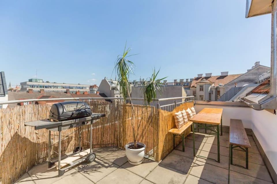 Modern Colonial Style, Central, Rooftop, BBQ Apartment in Vienna