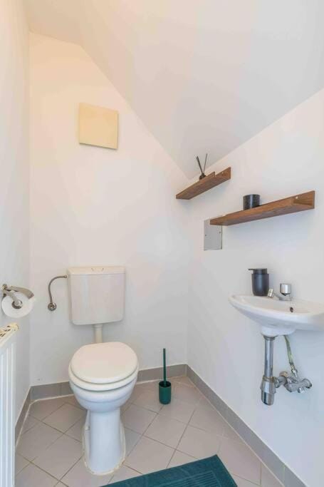 Modern Colonial Style, Central, Rooftop, BBQ Apartment in Vienna