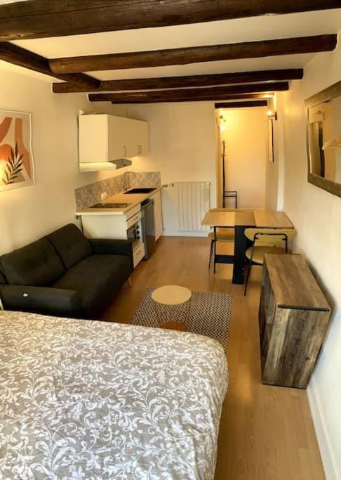Kitchen or kitchenette, Living room, Seating area