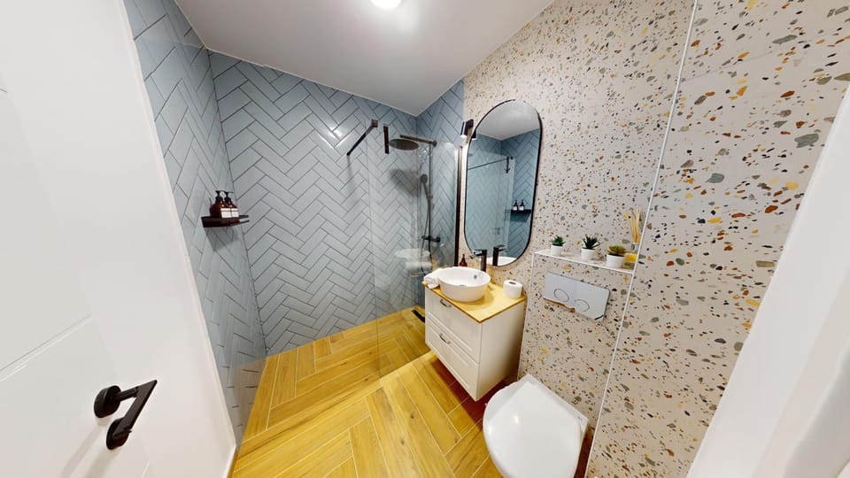 Shower, Toilet, Bathroom