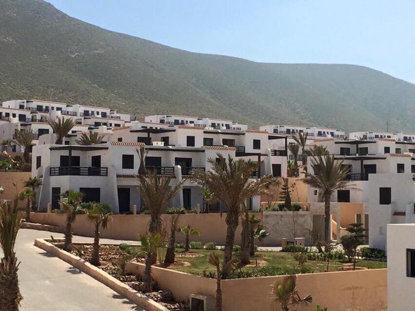 Property building, Neighbourhood, Natural landscape, Mountain view