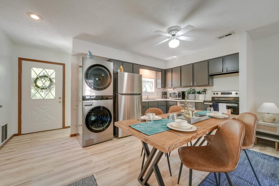 3 Mi to Silver Dollar City! Family Getaway with Pool House in Indian Point