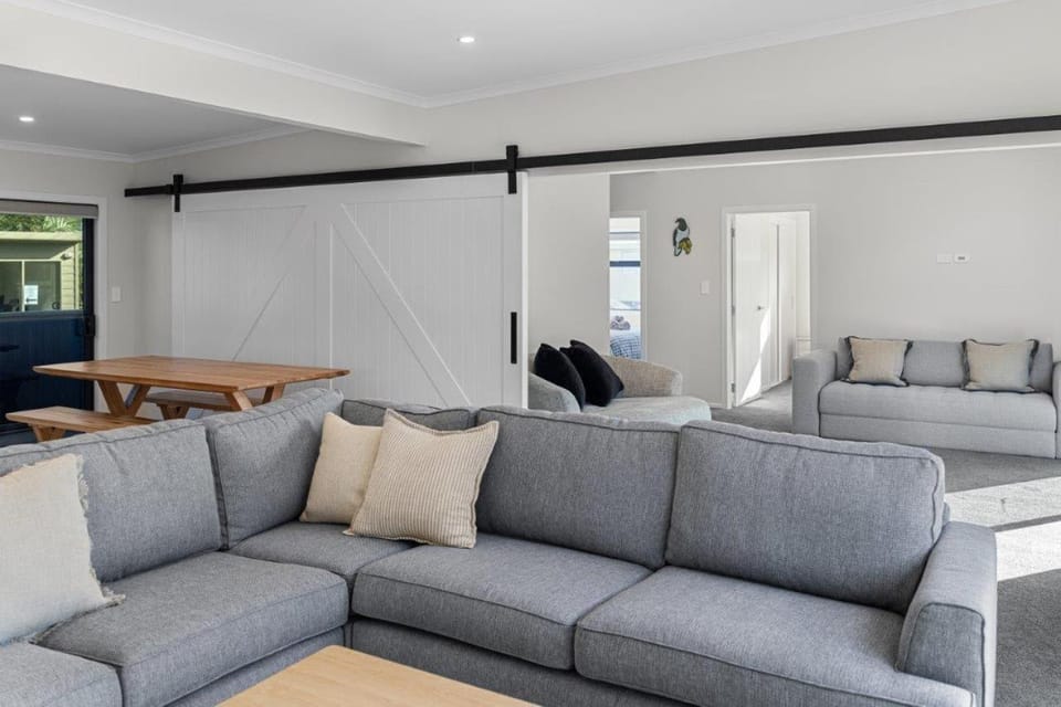 Decked out on Leo House in Bay Of Plenty