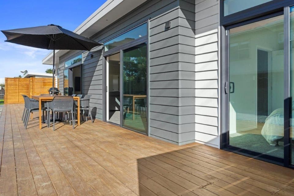 Decked out on Leo House in Bay Of Plenty