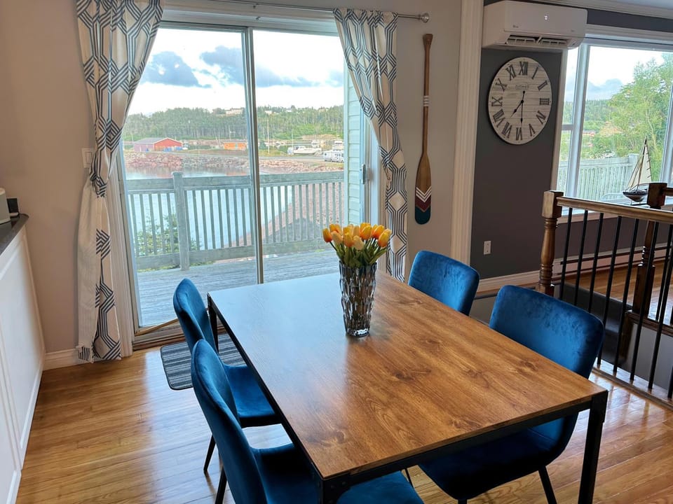 View (from property/room), Balcony/Terrace, Dining area