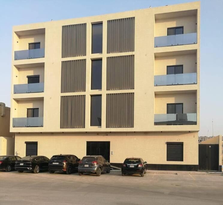 Property building, Facade/entrance, Parking
