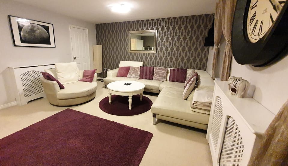 TV and multimedia, Living room, Seating area