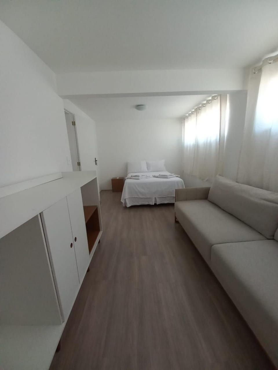 Bed, Photo of the whole room, Seating area, Bedroom