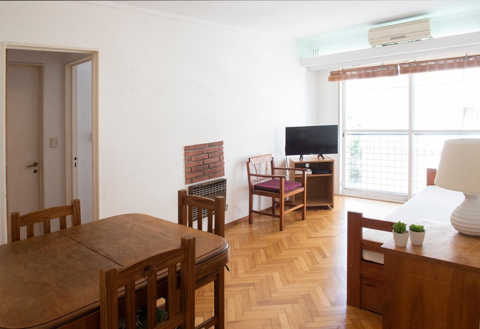 TV and multimedia, Living room, Seating area, Dining area, air conditioner