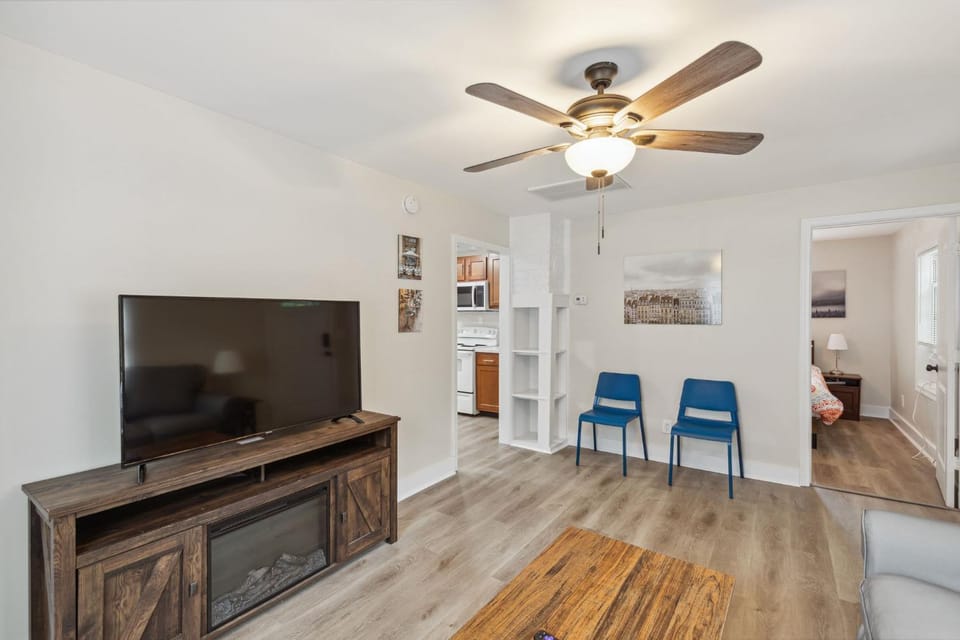 Elm Two Bedroom House in Historic Loveland House in Ohio