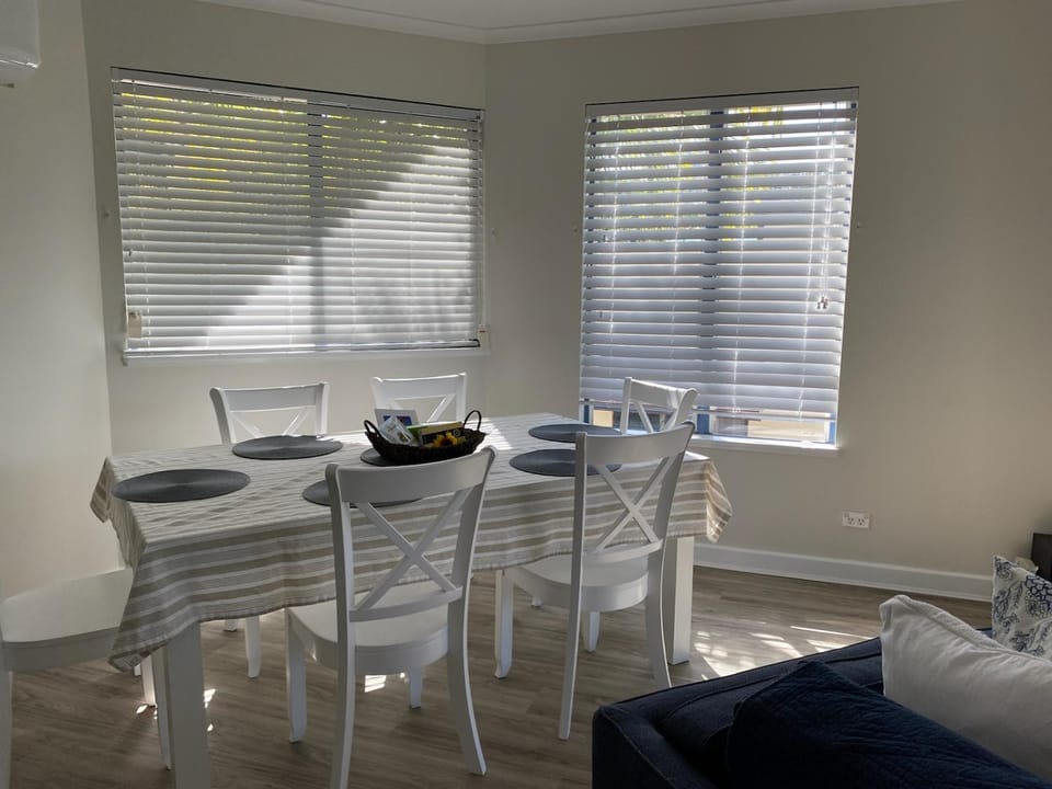 Stunning Beachfront Apartment Apartment in Cairns