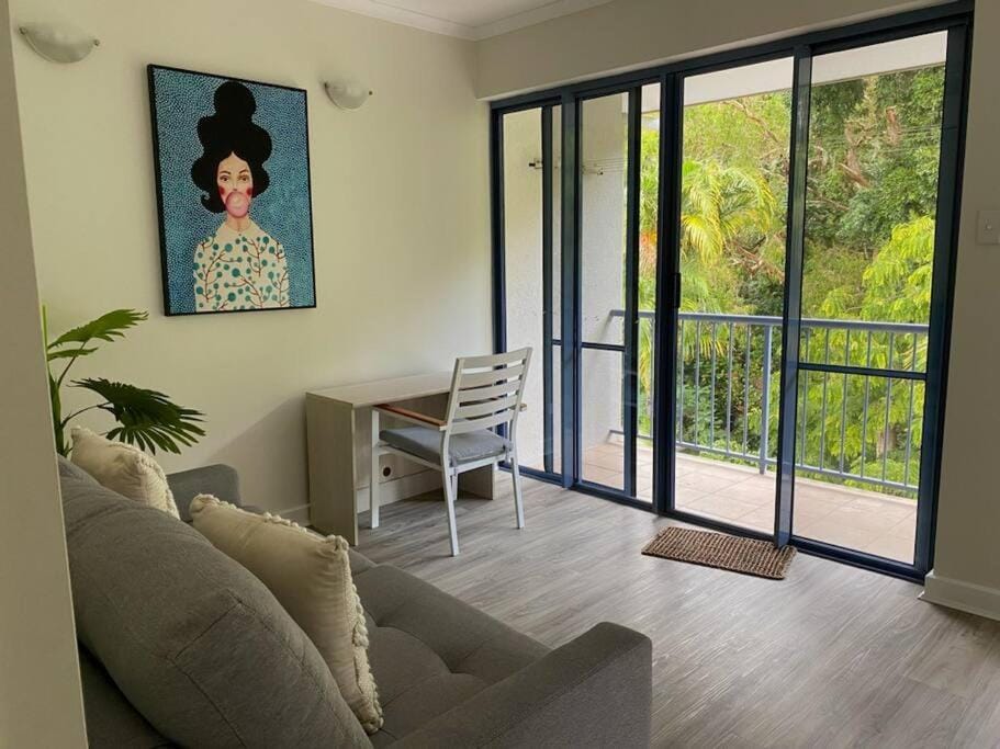 Stunning Beachfront Apartment Apartment in Cairns