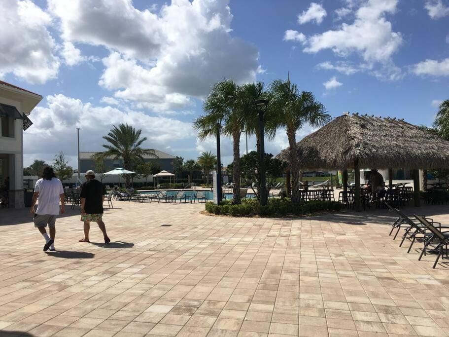 Family place with gorgeous view 4 miles to DISNEY House in Kissimmee