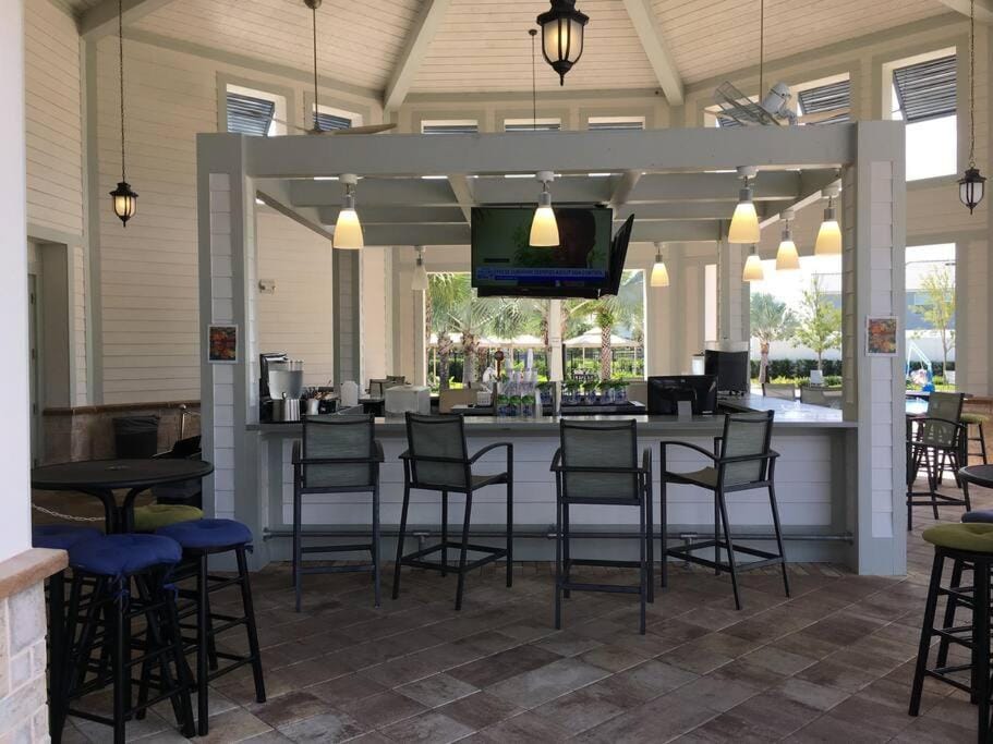 Family place with gorgeous view 4 miles to DISNEY House in Kissimmee