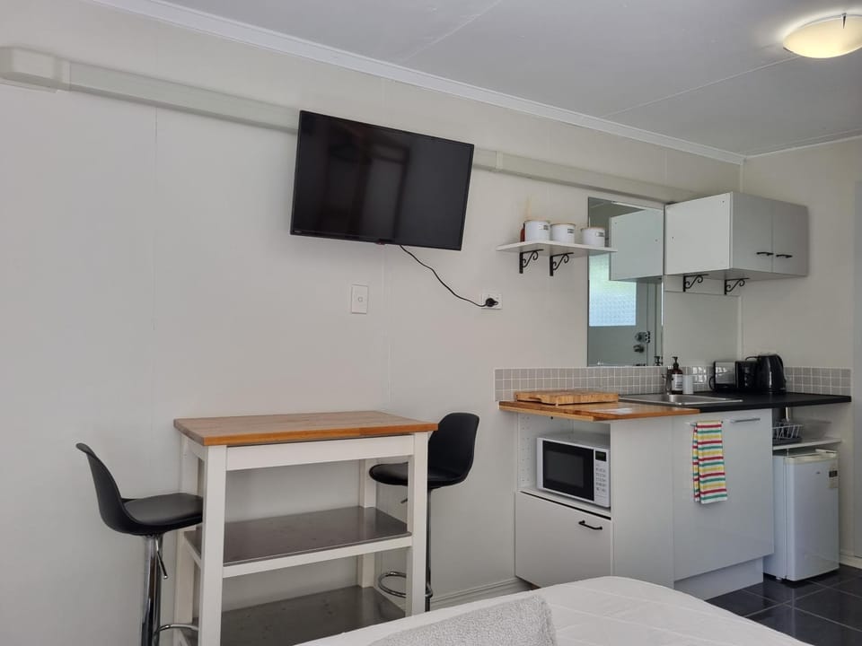 TV and multimedia, Kitchen or kitchenette, Dining area, minibar
