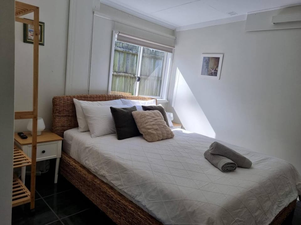 Bed, Photo of the whole room, towels
