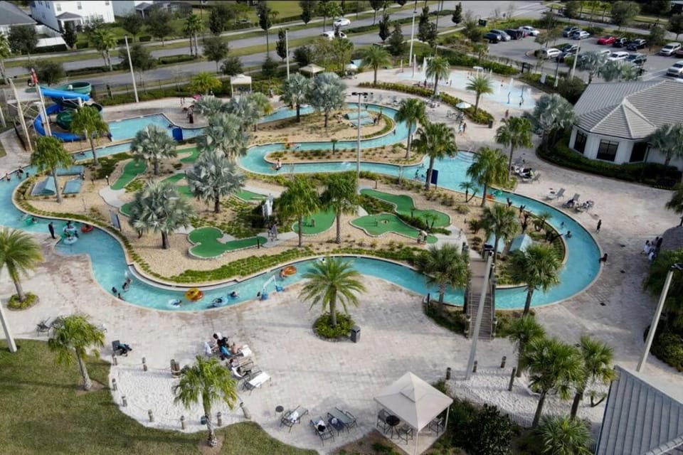 Luxury and Fun near DISNEY PARKS 9BR House in Kissimmee