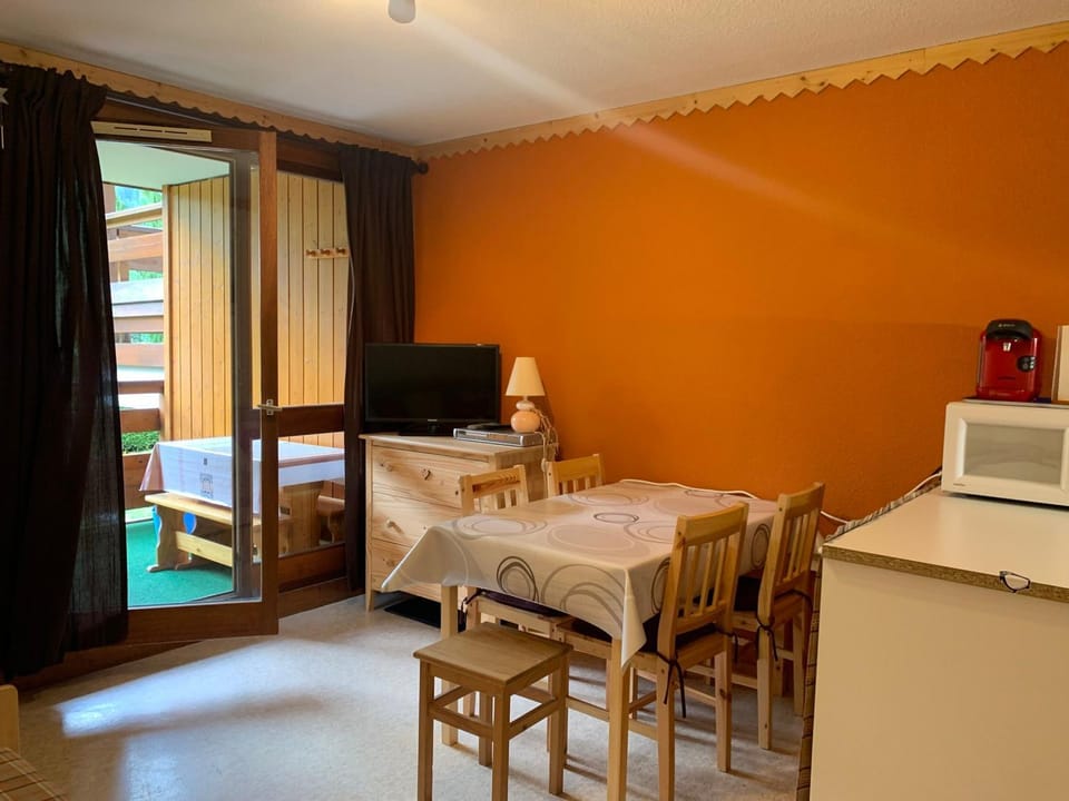 Studio cabine lumineux avec balcon, proche navette à Morzine - FR-1-679-6 Cabin in Montriond