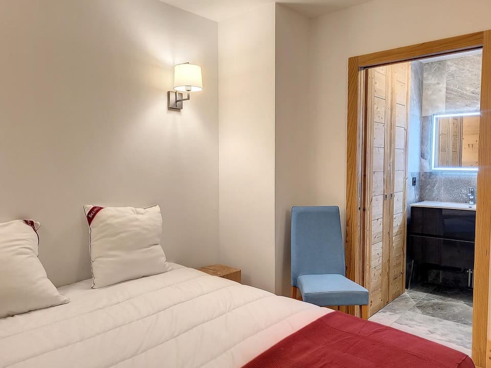 Appartement lumineux avec Spa, Billard et Parking inclus - FR-1-275-203 Apartment in Montvalezan
