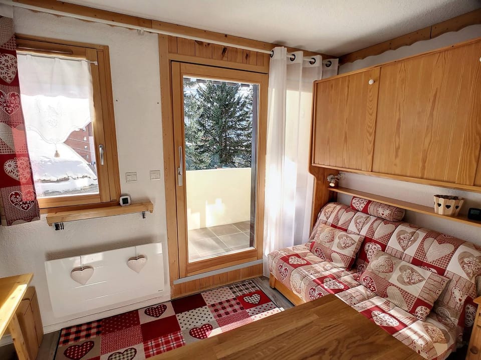 Studio cabine rénové, 4 pers, proche pistes, parking gratuit - FR-1-178-378 Cabin in Les Allues