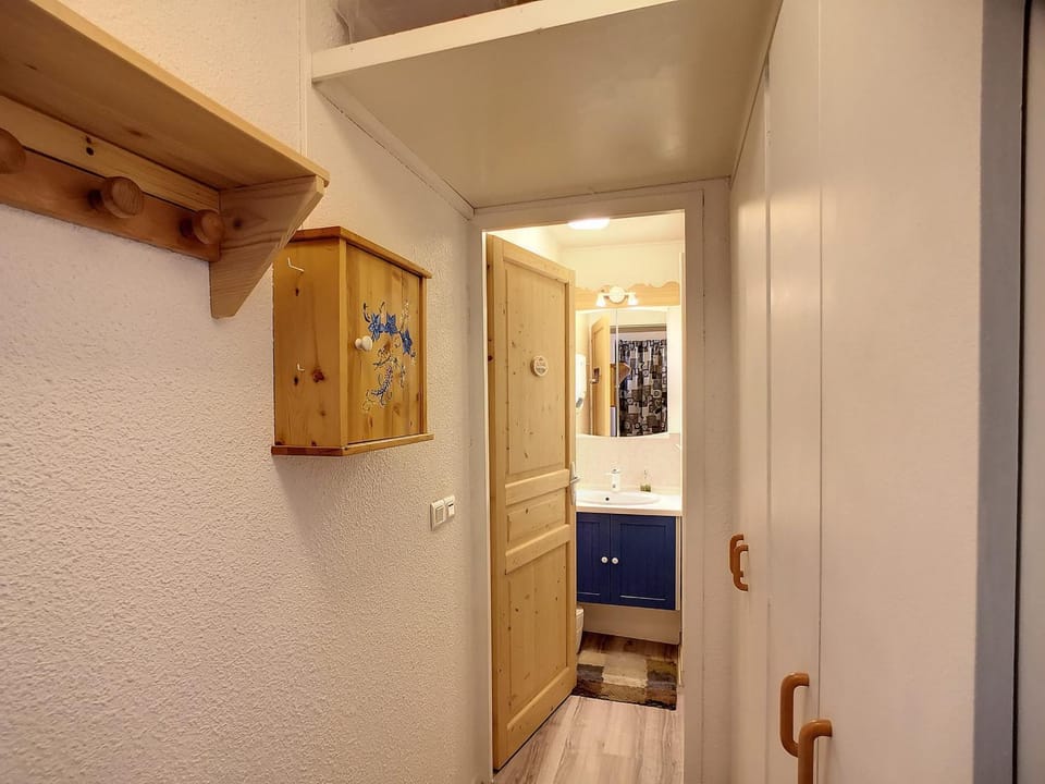 Studio cabine rénové, 4 pers, proche pistes, parking gratuit - FR-1-178-378 Cabin in Les Allues