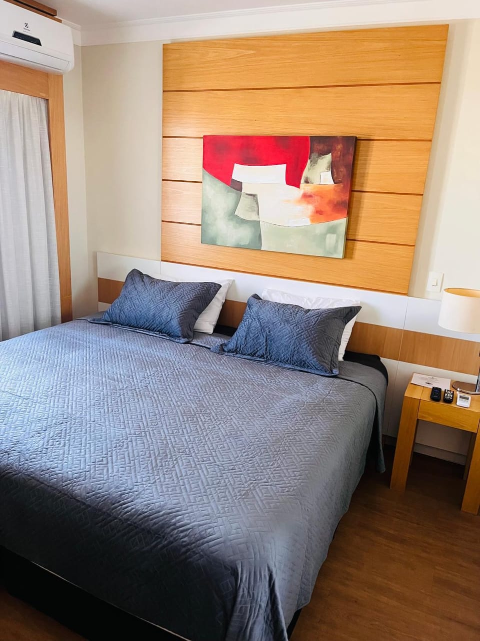 Bed, Photo of the whole room, Bedroom, air conditioner