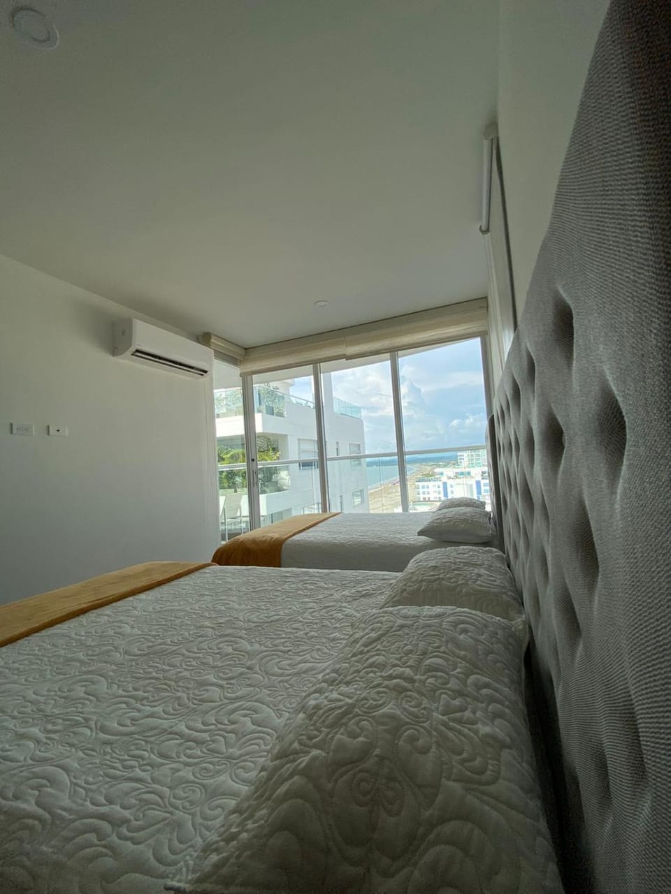 Bed, Photo of the whole room, Bedroom, air conditioner