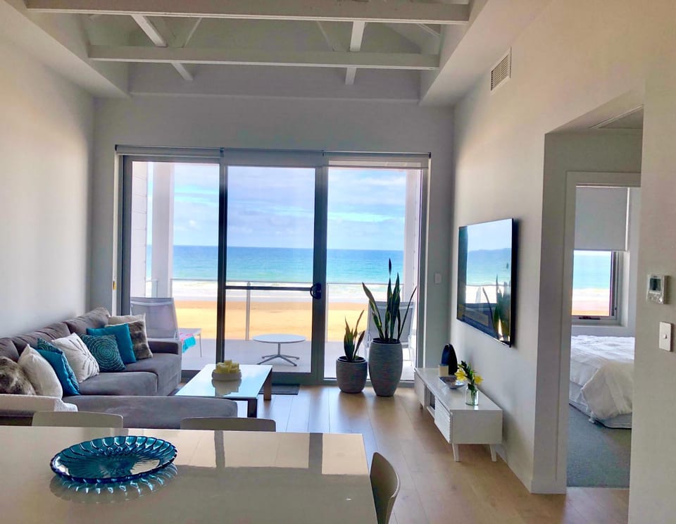 TV and multimedia, Living room, Photo of the whole room, Seating area, Evening entertainment, Sea view