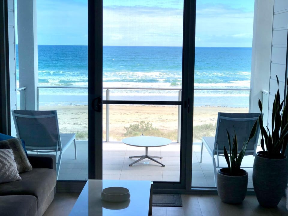 View (from property/room), Balcony/Terrace, Seating area, Sea view