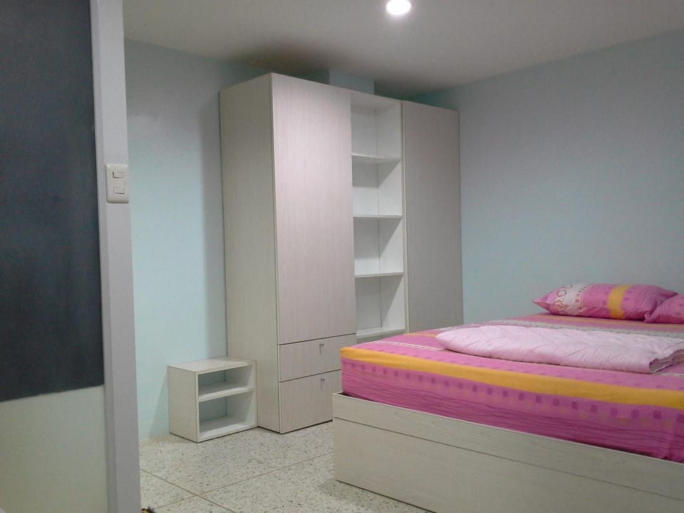 Bed, Bedroom, wardrobe