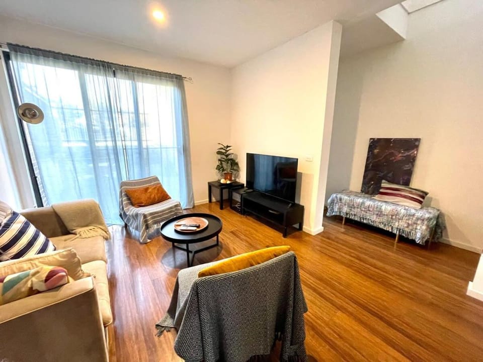 3BR Pure Luxury & Elegant holiday home in Latrobe House in Melbourne