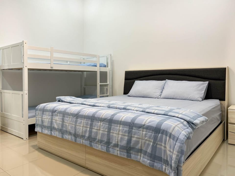 Bed, Photo of the whole room, Bedroom, bunk bed, wardrobe