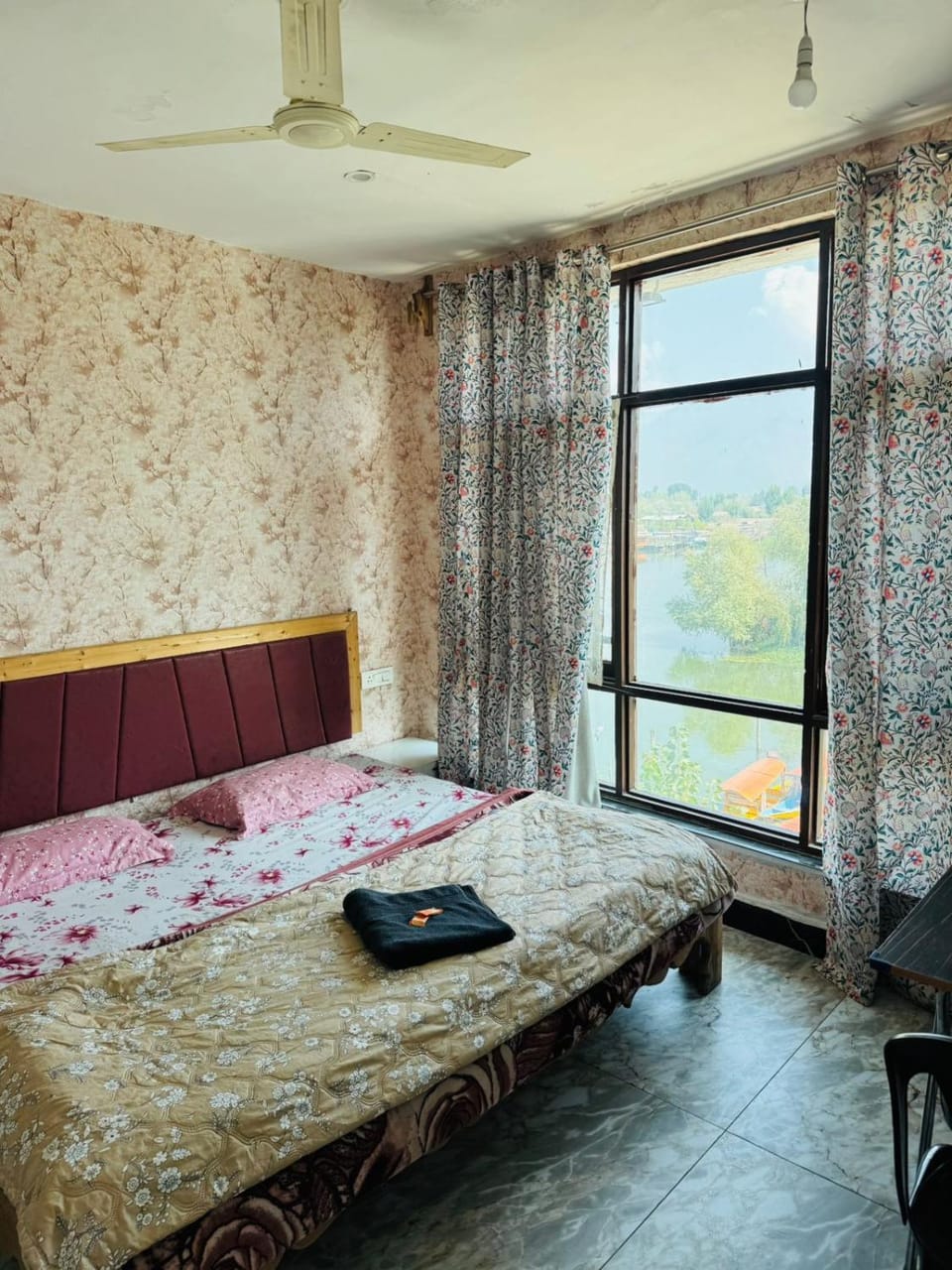 Natural landscape, Photo of the whole room, Bedroom, Mountain view